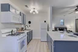 Central | Bright & Modern | Cooper Young - Image 5