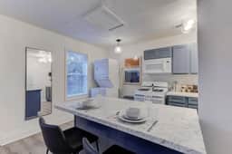 Central | Bright & Modern | Cooper Young - Image 4