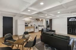 Guest House: Accessible to Downtown & Fast WiFi! - Image 2