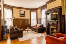 Historic Midtown Apartment - Image 2