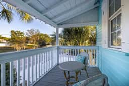 Luxurious Escape Sleeps 10 with Private Pool & Spa - Image 4