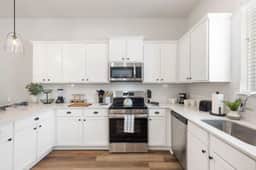 Modern Magnolia Cottage | Pool & Gym Access - Image 4