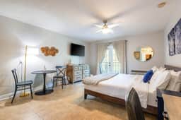 Seaside Top Floor Condo - Image 4