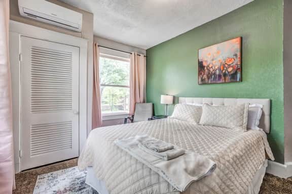 Chic Midtown Apartment Near Zoo, Park and Museums - Image 4