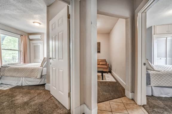 Chic Midtown Apartment Near Zoo, Park and Museums - Image 2