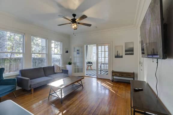 Chic Midtown Flat near Zoo | Overton Sq | St Jude - Image 3