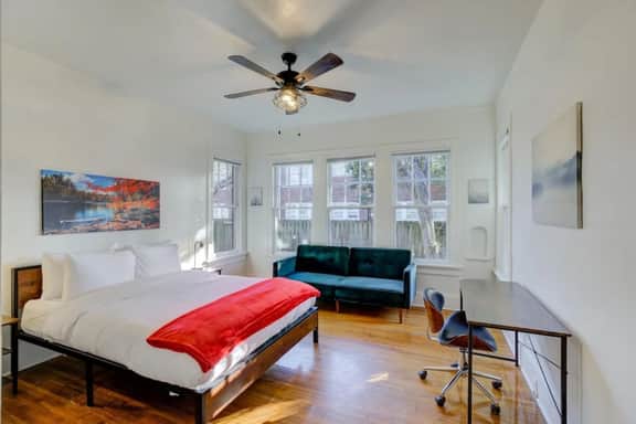 Chic Midtown Flat near Zoo | Overton Sq | St Jude - Image 2