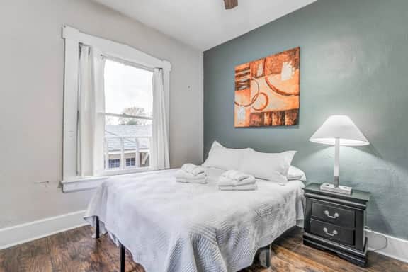 Cornerlight Haven | 6 Min to Overton Square - Image 2