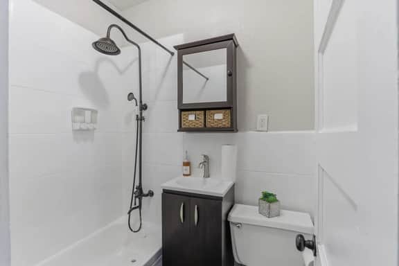 Freshly Renovated 1BR Near Beale and Downtown - Image 5