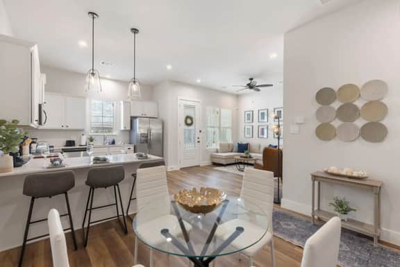 Modern Magnolia Cottage | Pool & Gym Access - Image 3
