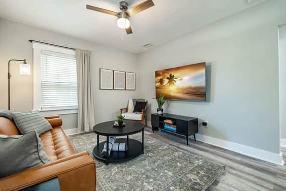 Saint Pete Hideaway: Cozy Urban Escape Oasis - Image 2