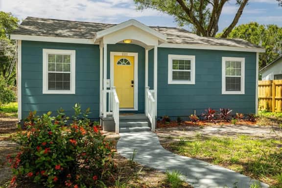 Saint Pete Hideaway: Cozy Urban Escape Oasis - Image 4