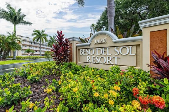 Seaside Top Floor Condo - Image 2