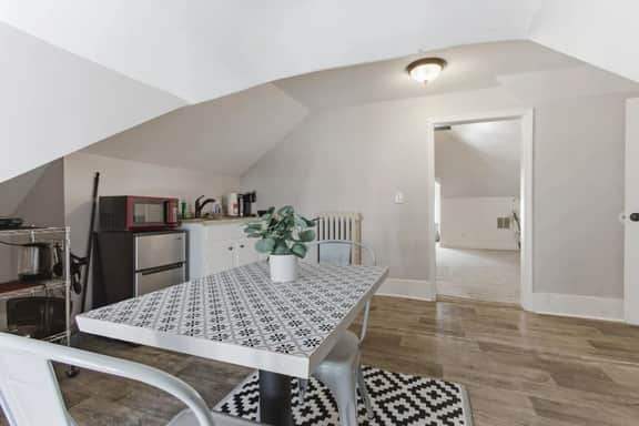 The Hideout Loft - Tranquil Stay - Image 5