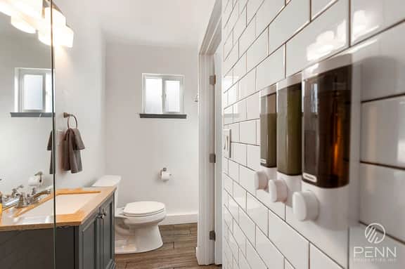 The Red Door Guesthouse – Cozy, Central & Quiet - Image 5