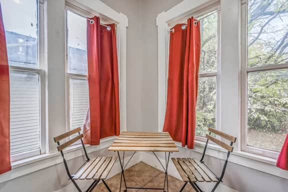 The Vance Corner Suite | Bright & Relaxing - Image 5