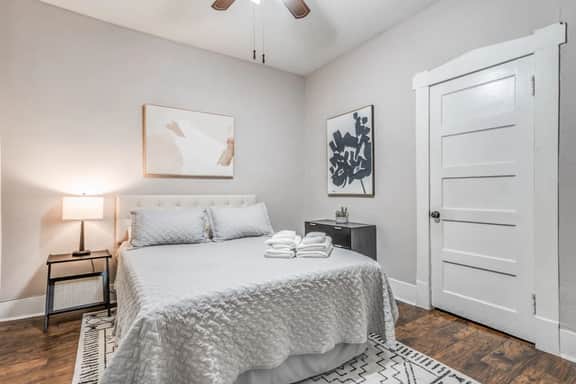 Your Midtown Getaway • Central, Walkable & Calm - Image 2