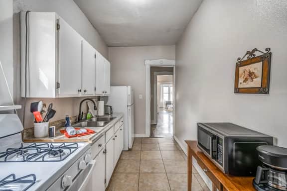 Your Midtown Getaway • Central, Walkable & Calm - Image 5